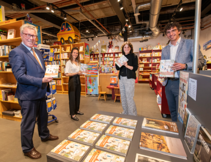 Buitenkansen- vlnr JanMarkink gedeputeerdeSportProvincieGelderland, WendyvanKessel stedenbouwkundigeUrhahn LindaHooijer programmamanager gezinsstad&projectleider NathanStukker wethouderApeldoorn